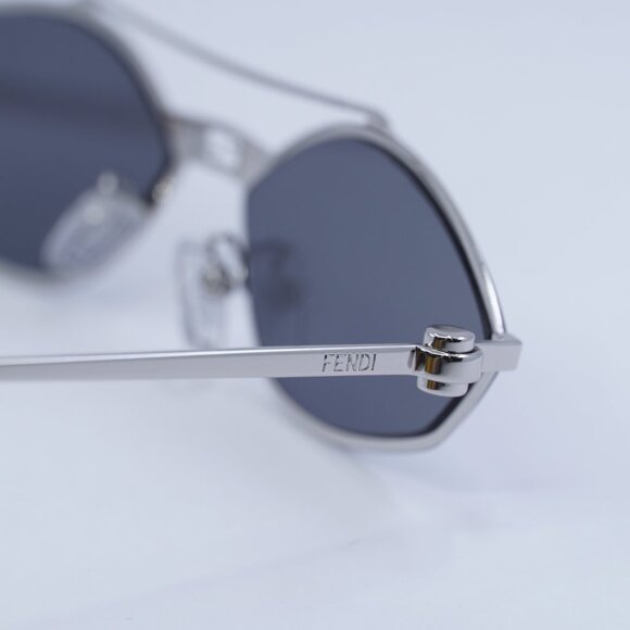 ?️ New Fendi FE40114U-Y 16C Sunglasses - Palladium with  Palladium Chain Frame main image 8